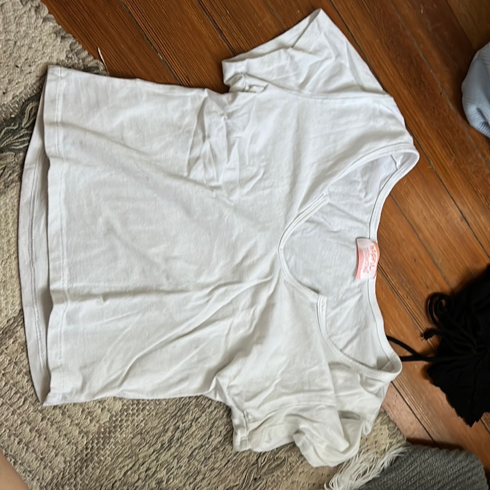 Women’s Basic White Top | Rarley Worn